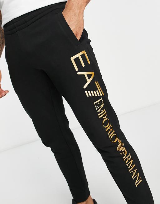 Armani EA7 Joggingbroek met groot gouden logo op de zijkant in zwart