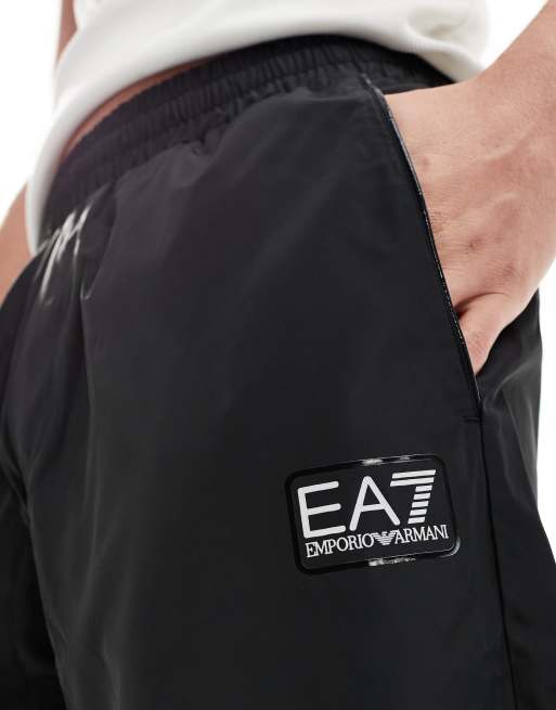 Armani - EA7 - Sorte joggingbukser med logo og lommer samt kantbånd i kontrast og tætsiddende benkanter, 3 af 5