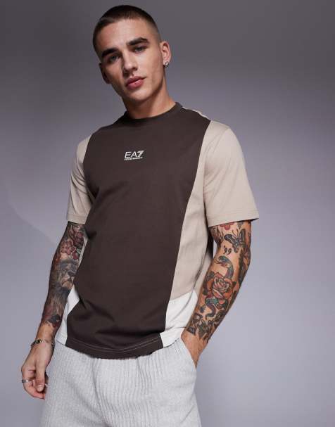Armani – EA7 – T-Shirt in Braun mit Blockfarben-Design und mittigem Logo - view 1
