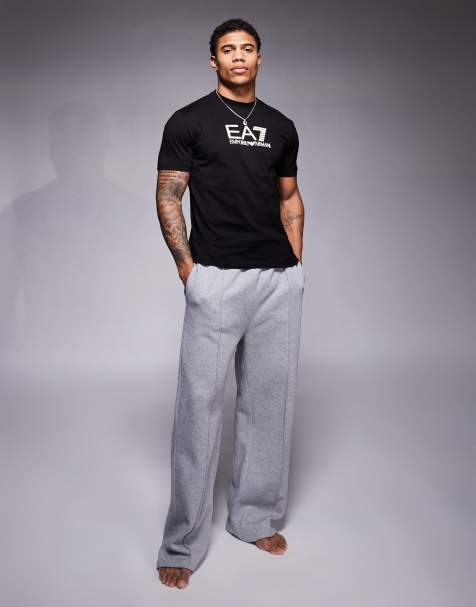 Armani – EA7 – T-Shirt mit mittigem Logo in Schwarz - view 1