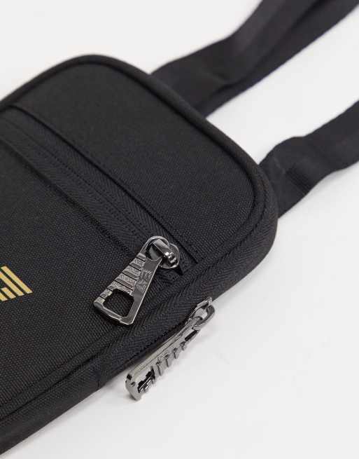 Armani–  EA7 Train – Mini-Umhängetasche in Schwarz/Gold mit Logo, 2 von 4