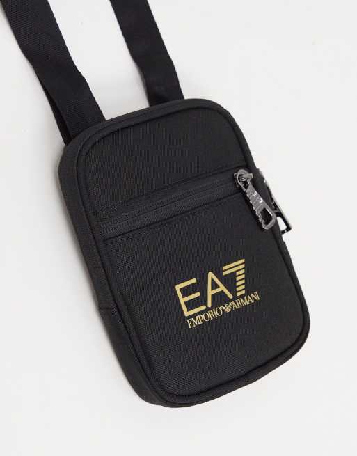 Armani – EA7 Train – Svart och guldfärgad miniväska i crossbody-modell med logga, 4 av 4