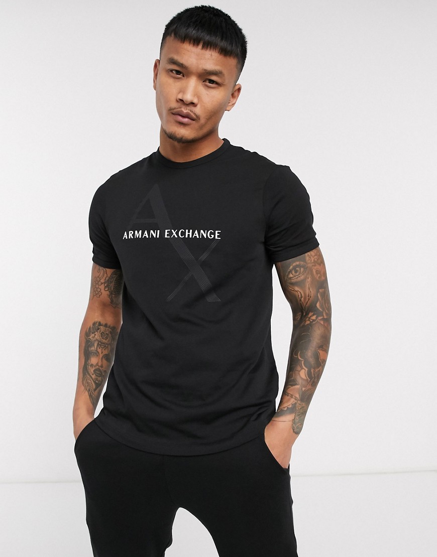 Armani Exchange – AX – Svart t-shirt med ton-i-ton textlogga