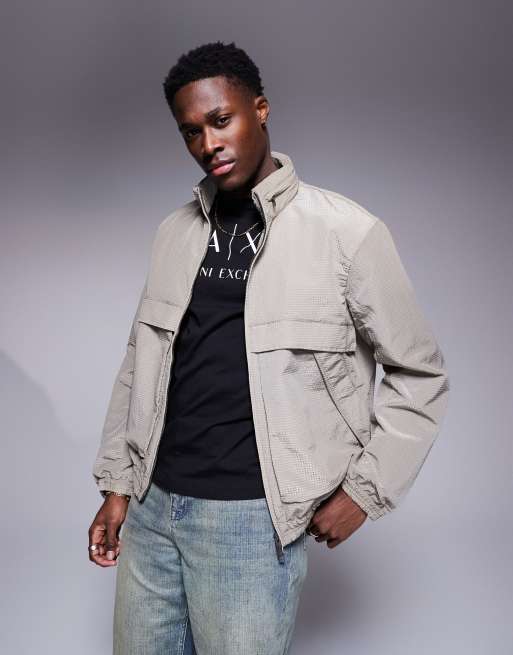 Armani Exchange – Beżowa wiatrówka o waflowej fakturze, 4 z 4