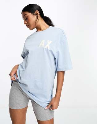 Armani Exchange - Boyfriend-T-Shirt in Hellblau mit Logo