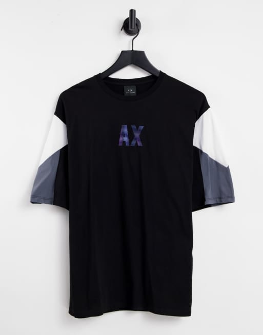 Armani Exchange – Czarny T-shirt z nadrukiem na rękawie
