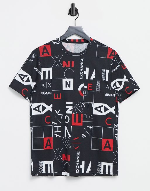 Armani Exchange – Gemustertes T-Shirt in Schwarz-Rot