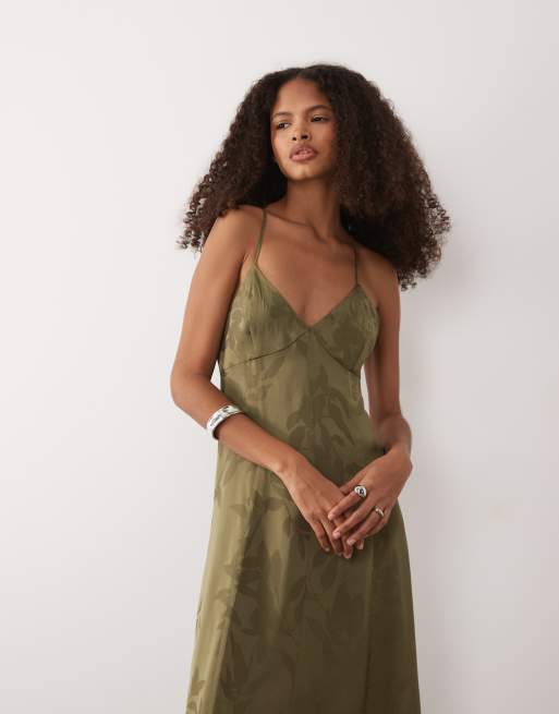 Armani Exchange – Maxikleid aus geblümtem Jacquard in Khaki mit überkreuztem Rücken, 2 von 4