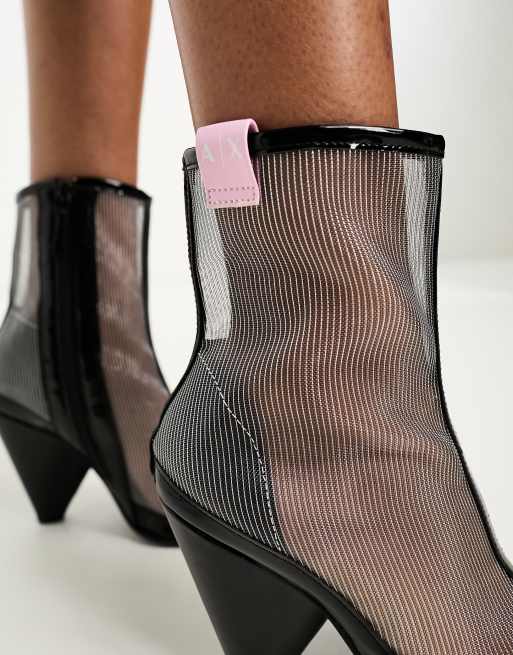 Mesh sock store boots