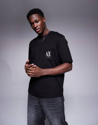 pocket logo t-shirt in black