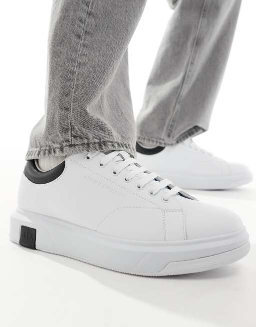 Armani Exchange - Sneakers in pelle bianche con logo e dettagli neri a contrasto