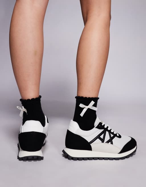 Armani Exchange - Sneakers van suèdemix met logo in zwart en wit, 3 van 5