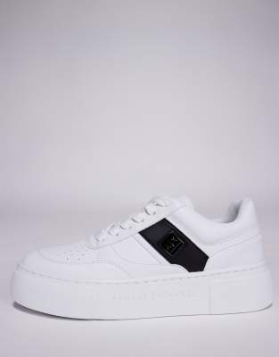 Armani Exchange Round Toe Low-top Casual Shoes In Black