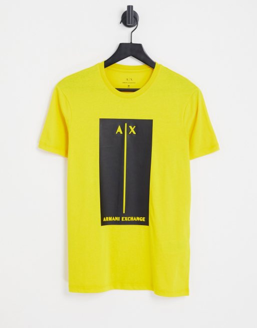 Armani Exchange – T-Shirt in Gelb mit geprägtem Block-Logo
