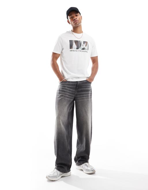 Armani Exchange – T-Shirt in Weiß mit Logoprint in Camouflage-Optik auf der Brust, 3 von 4