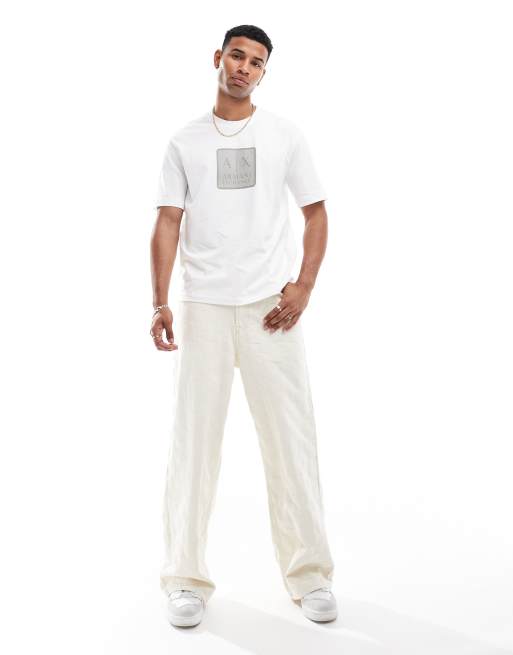 Armani Exchange – T-Shirt in Wollweiß mit eckigem Logo, 4 von 4