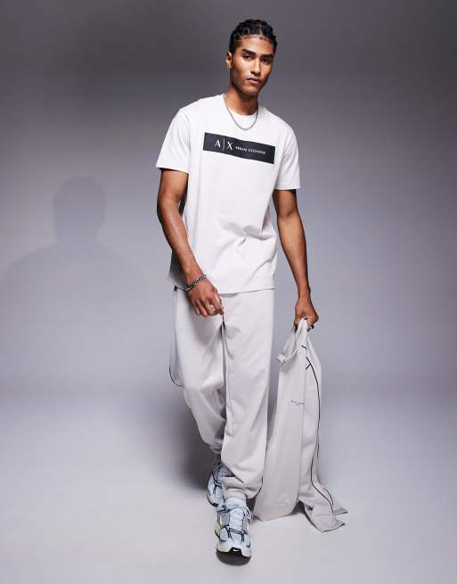 Armani Exchange - T-shirt met gecentreerd logo in wit, 3 van 4