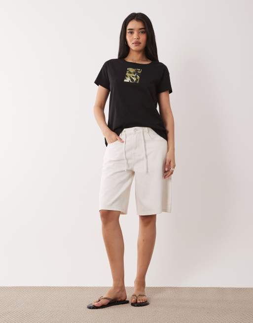 Armani Exchange T-shirt z naszywką z logo w czerni, 2 z 4