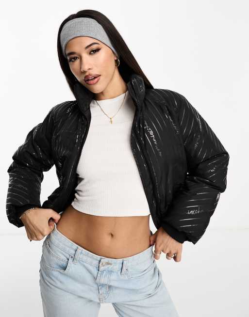 Armani Exchange - Vatteret jakke med gentagende logo med tekst i sort