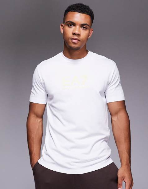 Armani – T-Shirt in Weiß mit goldfarbenem „EA7"-Markenlogo - view 1