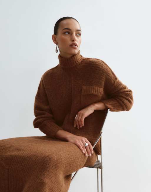 ARRANGE alpaca jumpe with pocket and knitted skirt co-ord in chocolate, 3 af 3