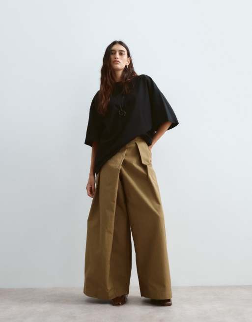 ARRANGE Alva pantaloni a gamba larga con dettaglio piega in verde oliva, 1 di 5