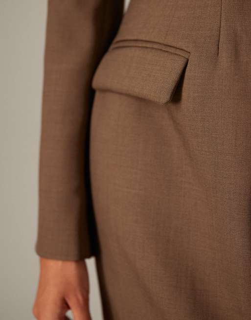 ARRANGE - Asymmetrische midi jurk met structuur en golvende hals in bruin, 3 van 4