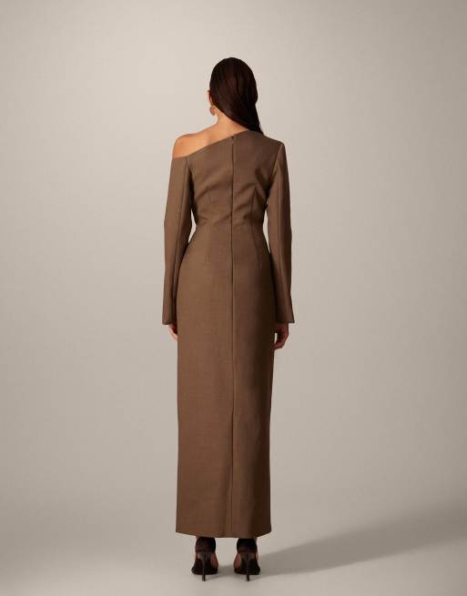 ARRANGE - Asymmetrische midi jurk met structuur en golvende hals in bruin, 4 van 4