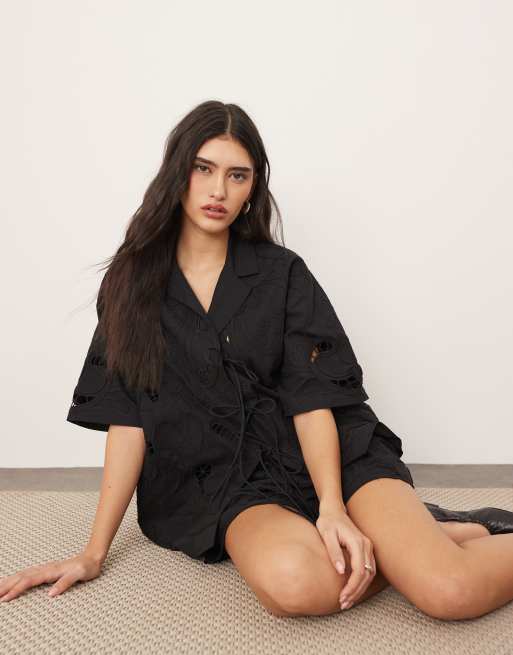 ARRANGE - Camicia a maniche corte in cotone con ricamo cut-out e laccio sul davanti nera in coordinato