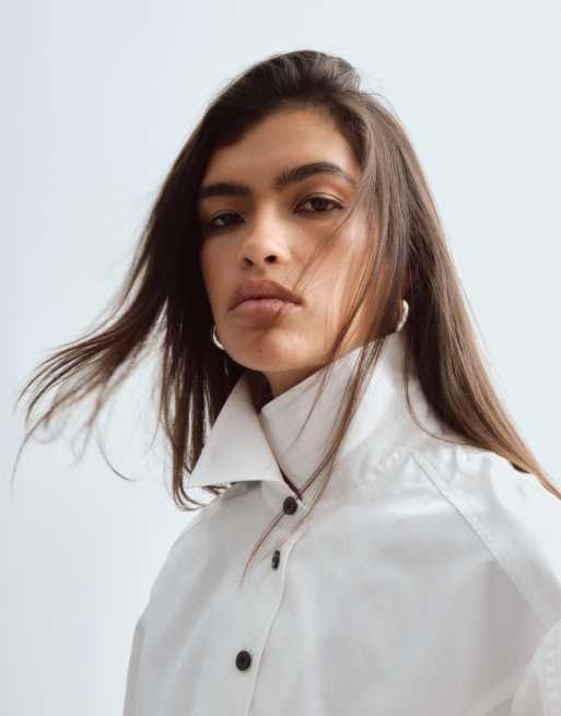 ARRANGE - camisa estructurada con cuello, sobrefalda y botones en contraste en blanco, 4 de 4