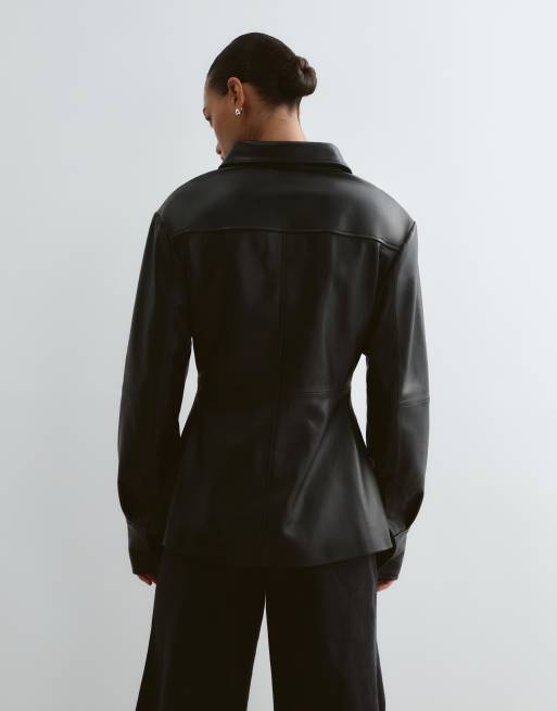 ARRANGE chaqueta de cuero entallada con detalle de costuras en negro, 3 de 5