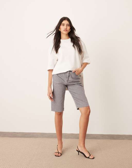 ARRANGE - Cleo - Pantaloncini taglio lungo in denim grigio ardesia con fondo grezzo