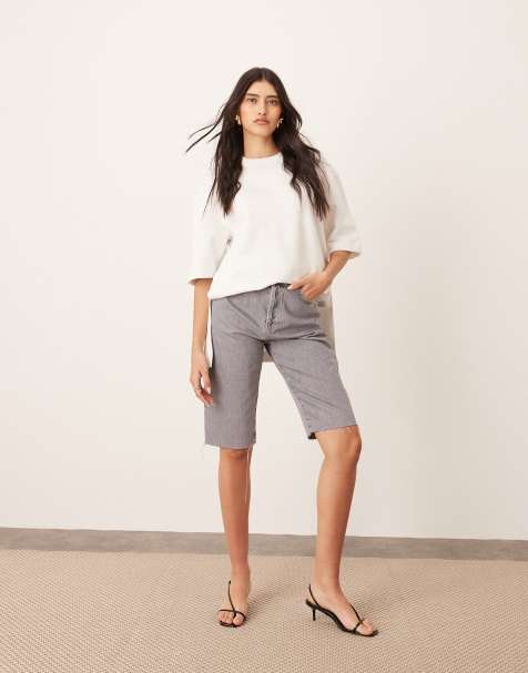 ARRANGE – Cleo – Skiffergrå jeansshorts i lång modell med rå fåll - view 1