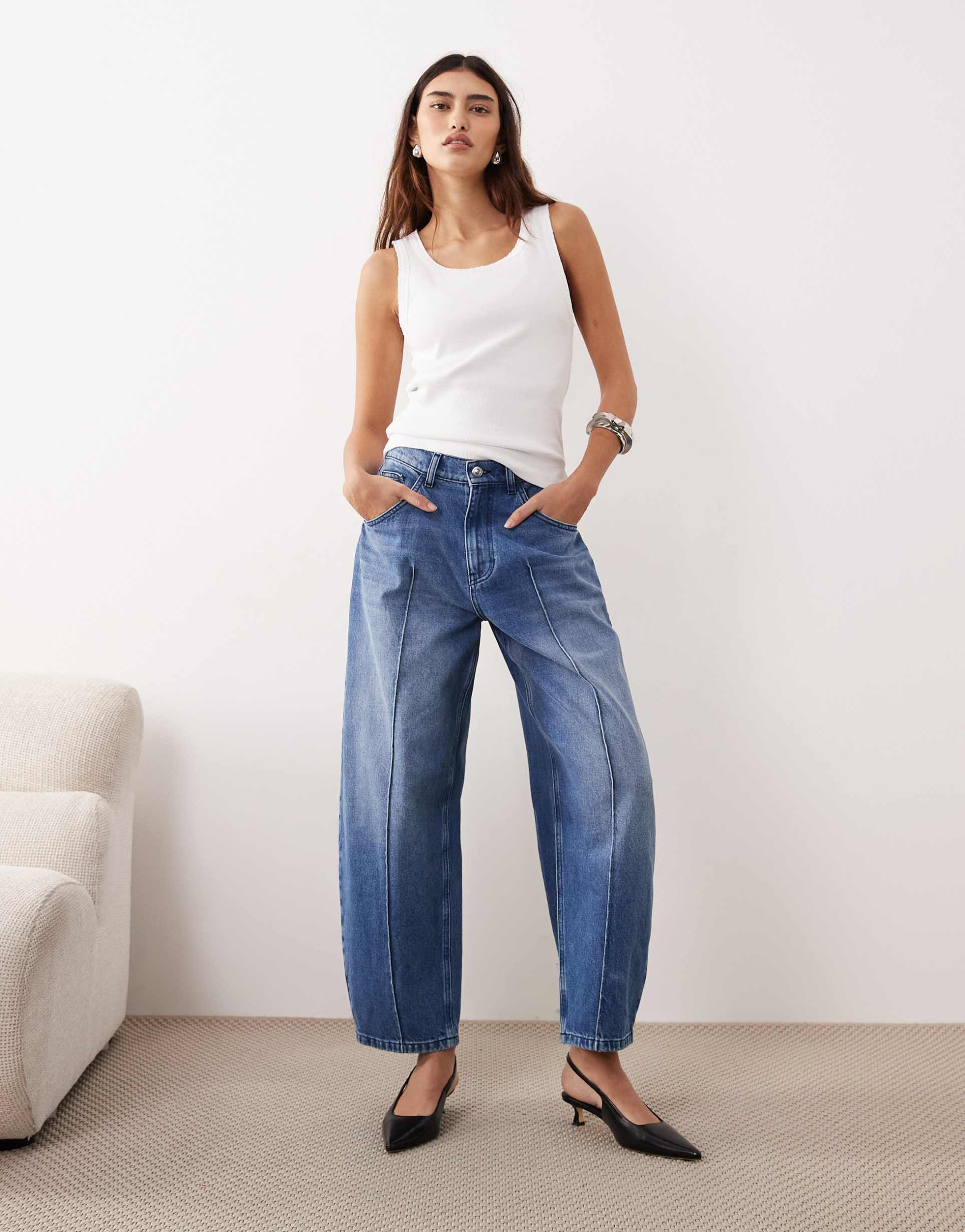 arrange clover front seam detail jeans in washed blue