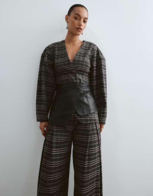 ARRANGE co-ord con pantaloni a gamba ampia in twill a quadri, 4 di 5