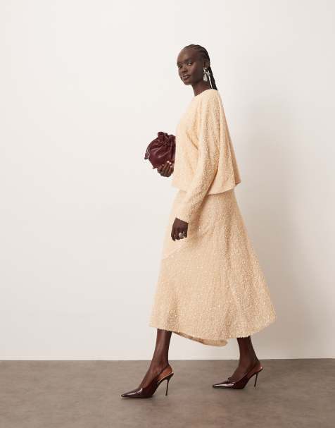 ARRANGE - Co-ord set van fluwelen top en rok met asymmetrische zoom bedekt met lovertjes in crème - view 1