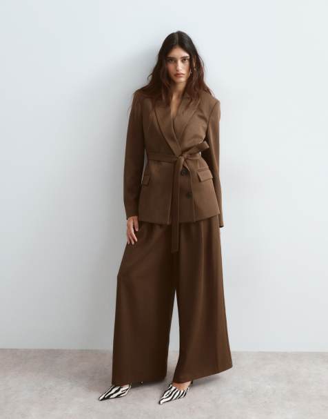 ARRANGE - Co-ord set van getailleerde blazer met riem en afneembare revers en broek met wijde pijpen en geplooide taille in chocoladebruin - view 1