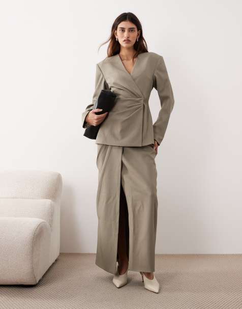 ARRANGE - Completo grigio con blazer avvolgente senza colletto a pieghe, pantaloni sartoriali drappeggiati a fondo ampio e gonna lunga - view 1