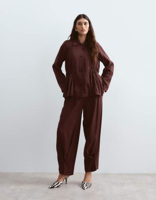 ARRANGE - Coordinato color ciliegia scuro con pantaloni a palloncino e blazer stretto in vita con bottoni