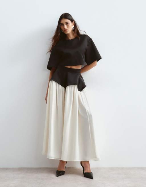 ARRANGE - Coordinato in raso doppiato nero con gonna midi ampia con vita modellata e t-shirt corta