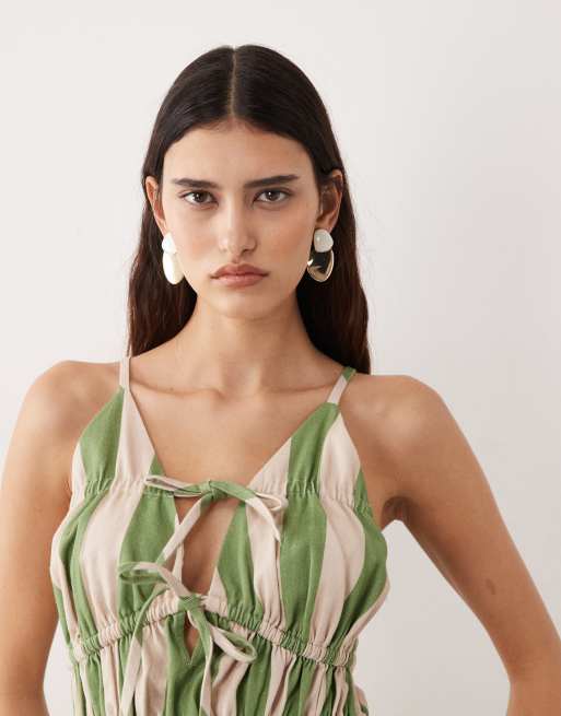 ARRANGE - Cremehvid og grønstribet cami-top med rynker og bindebånd foran samt peplum-kant, 2 af 4