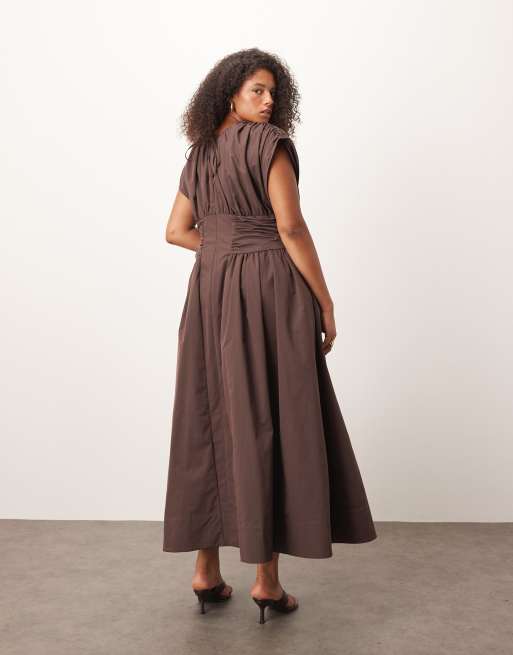 ARRANGE Curve - Aangerimpelde, getailleerde maxi jurk met volle rok in chocoladebruin, 4 van 4