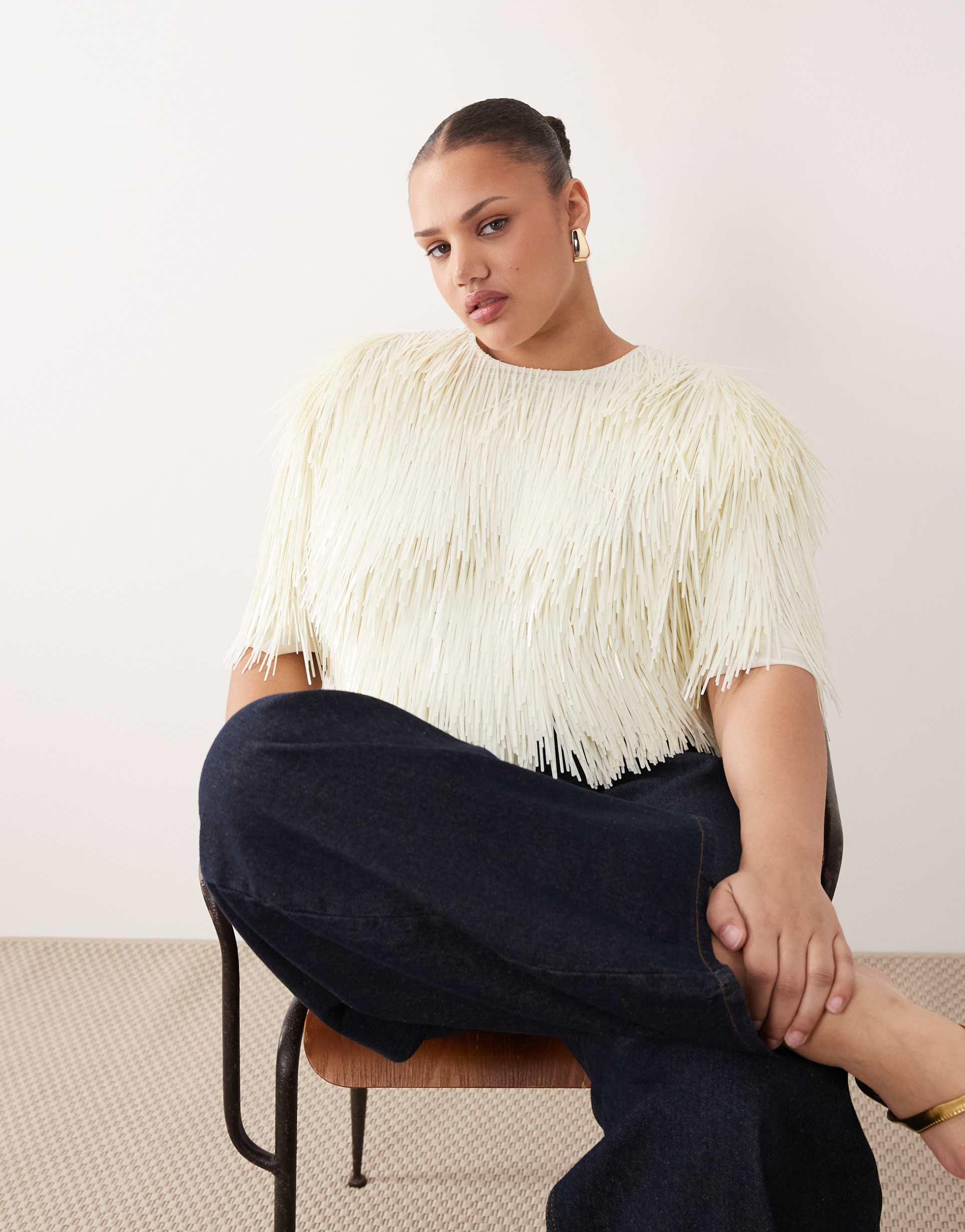 arrange curve all-over shard sequin strong shoulder t-shirt in white