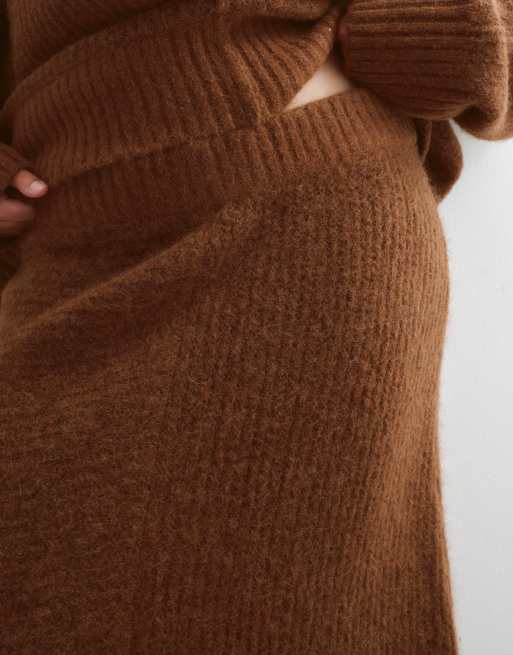 ARRANGE Curve alpaca knitted skirt set in chocolate, 4 of 5