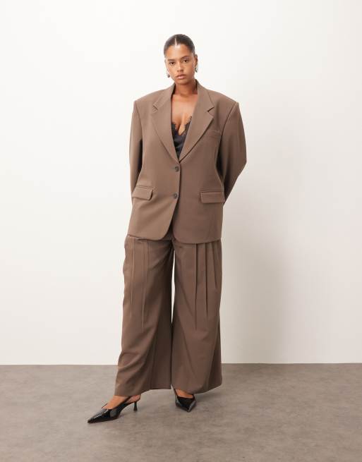 ARRANGE Curve - Blazer monopetto oversize in lana e pantaloni con fondo ampio con pieghe color cioccolato