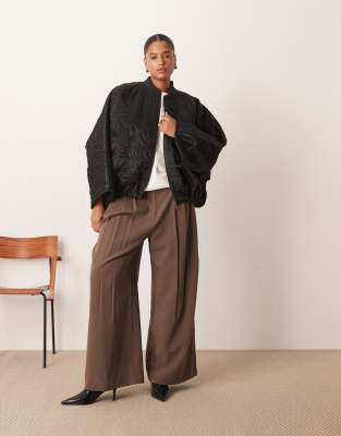 ARRANGE Curve - Bomberjacke in Schwarz mit Blumen-Steppmuster