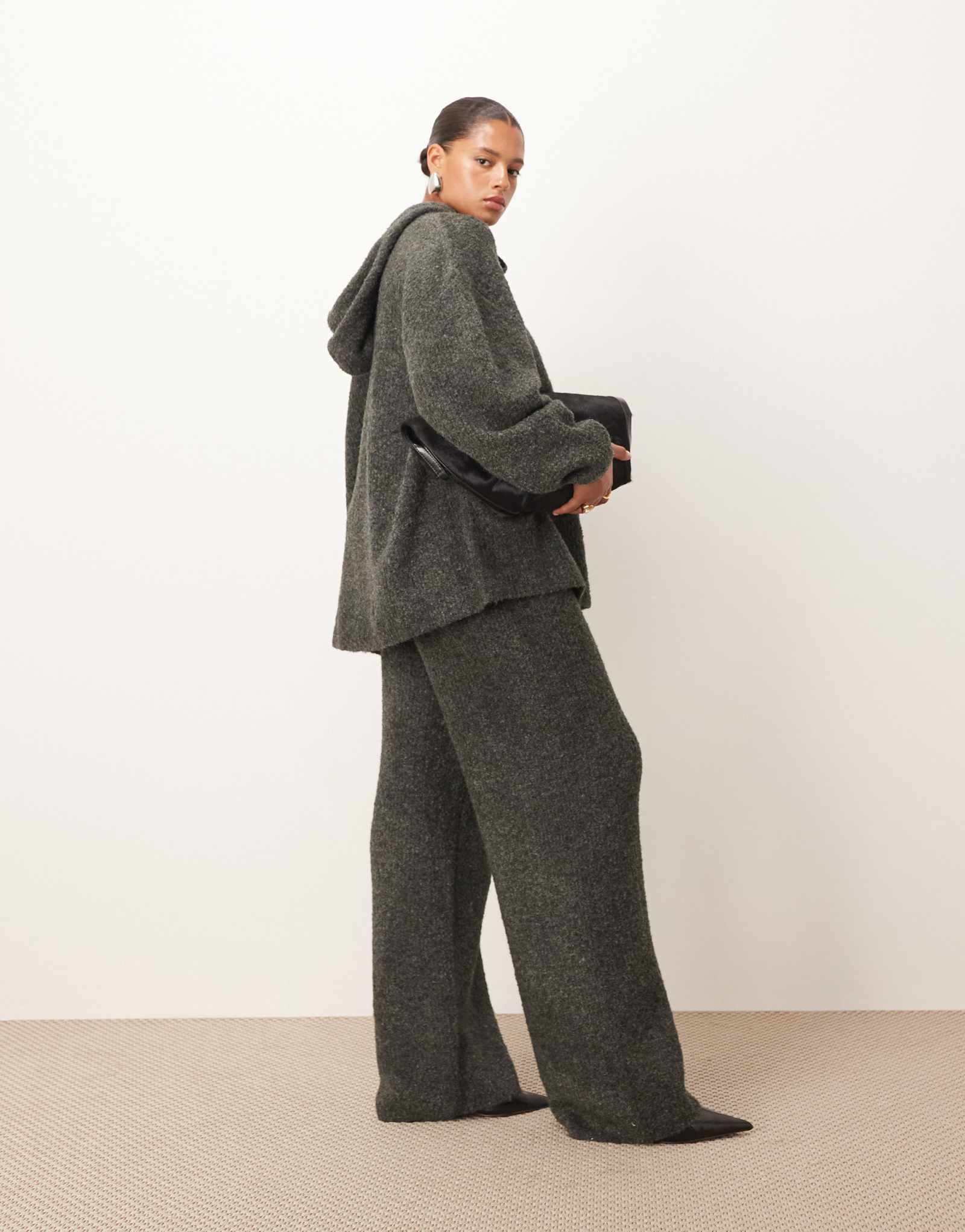 Брюки прямого кроя из вязаного букле ARRANGE Curve цвета древесного угля - часть комплекта