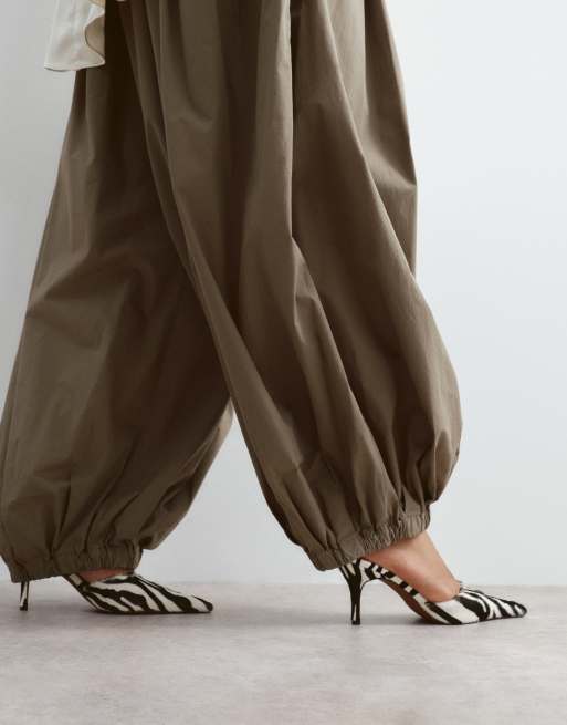 ARRANGE Curve broek met taille-naad en ballonpijpen in kaki, 4 van 5