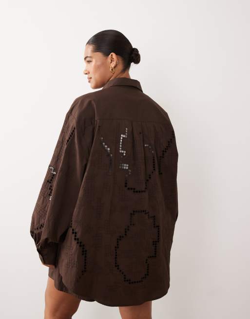ARRANGE Curve – Chokladbrun skjorta i oversize med utskuret broderi, del av set, 4 av 4