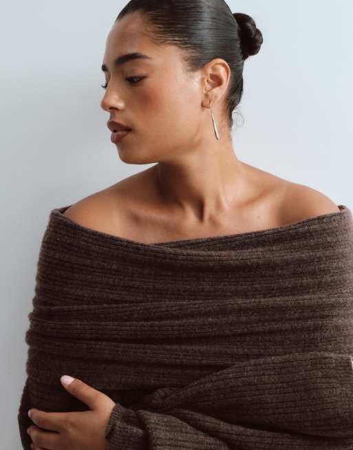 ARRANGE Curve chunky rib knitted off shoulder long sleeve jumper in brown, 3 of 4